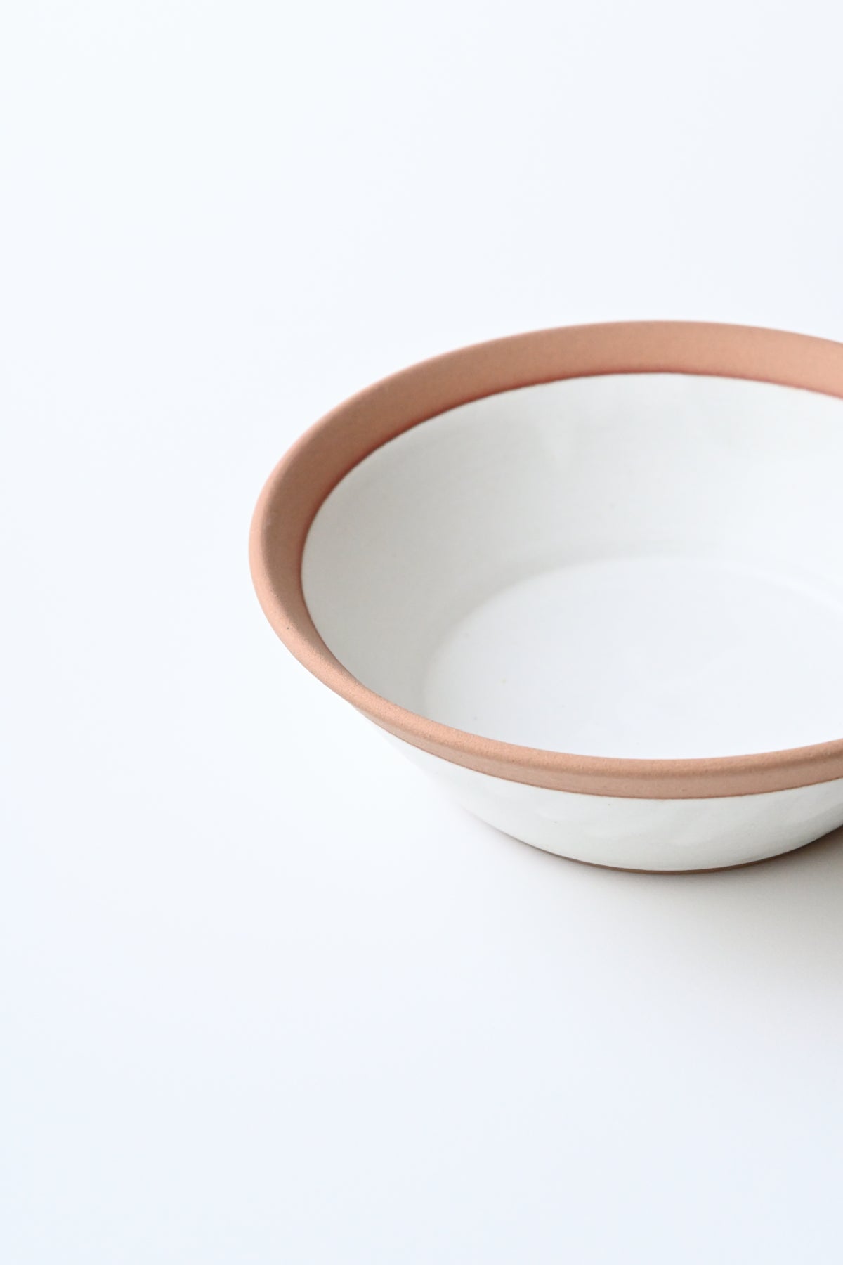 Sharp low bowl / natural white