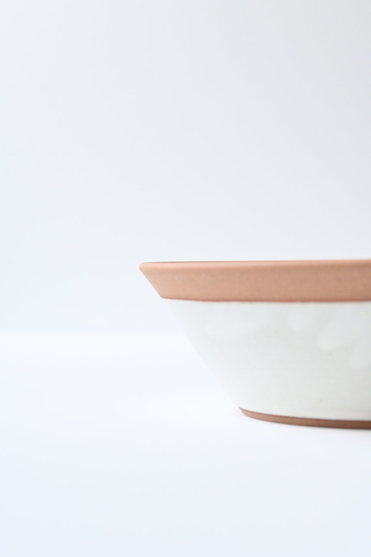 Sharp low bowl / natural white