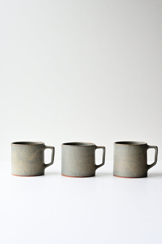 mug K / khaki