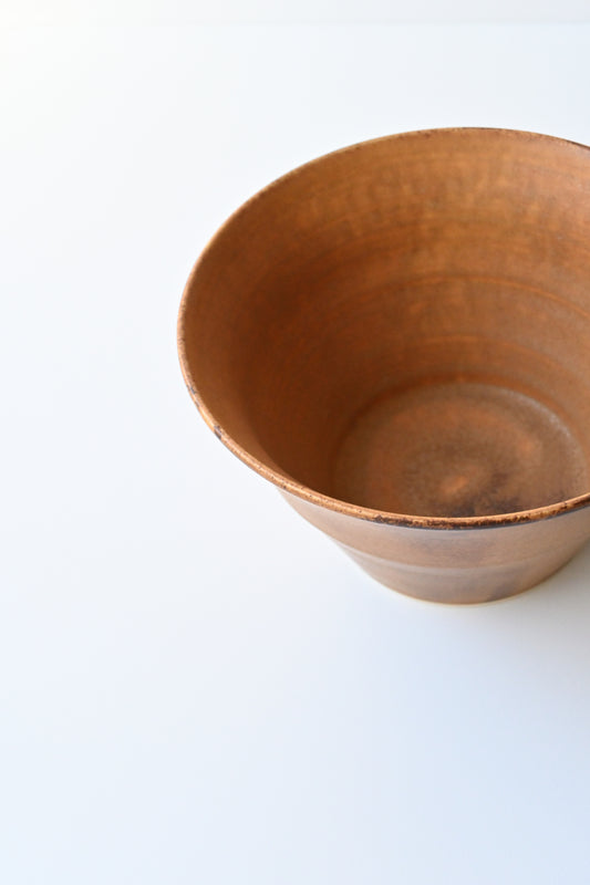 bowl/ yellow brown