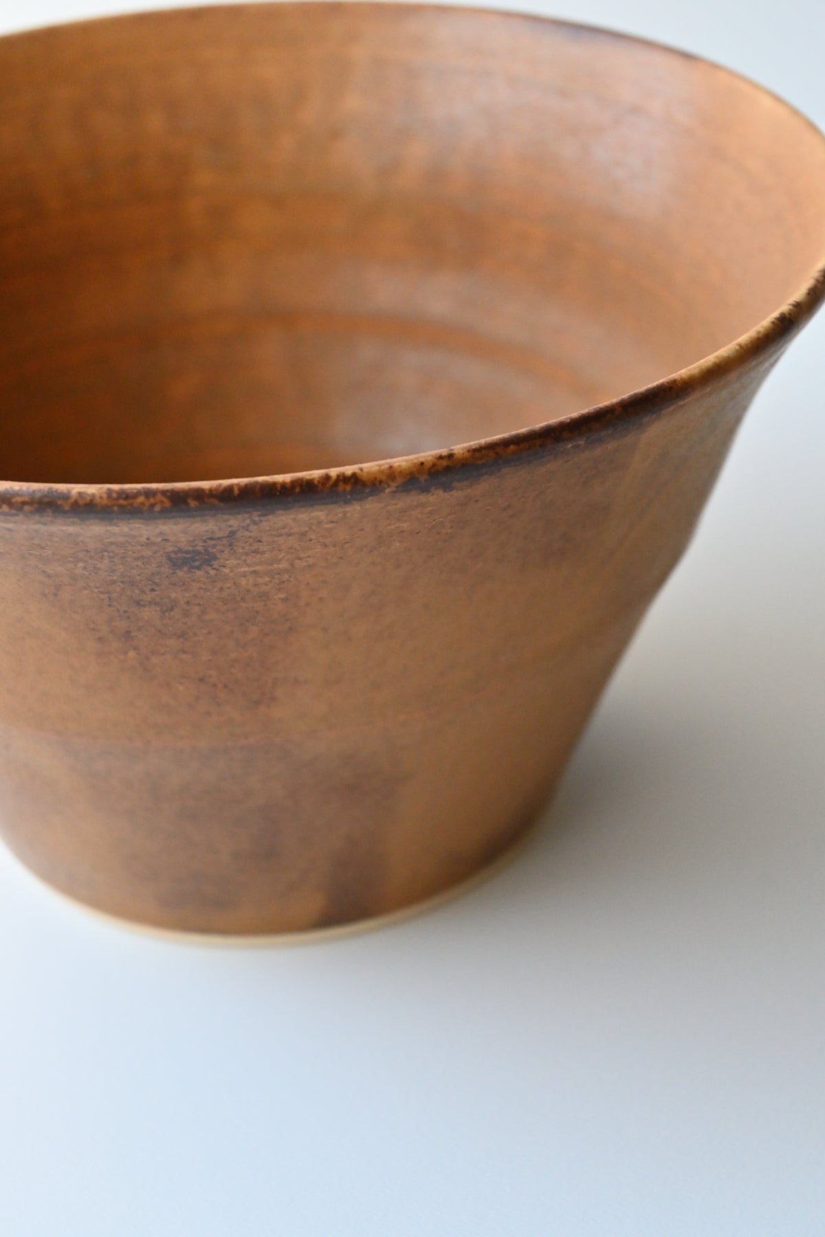 bowl/ yellow brown