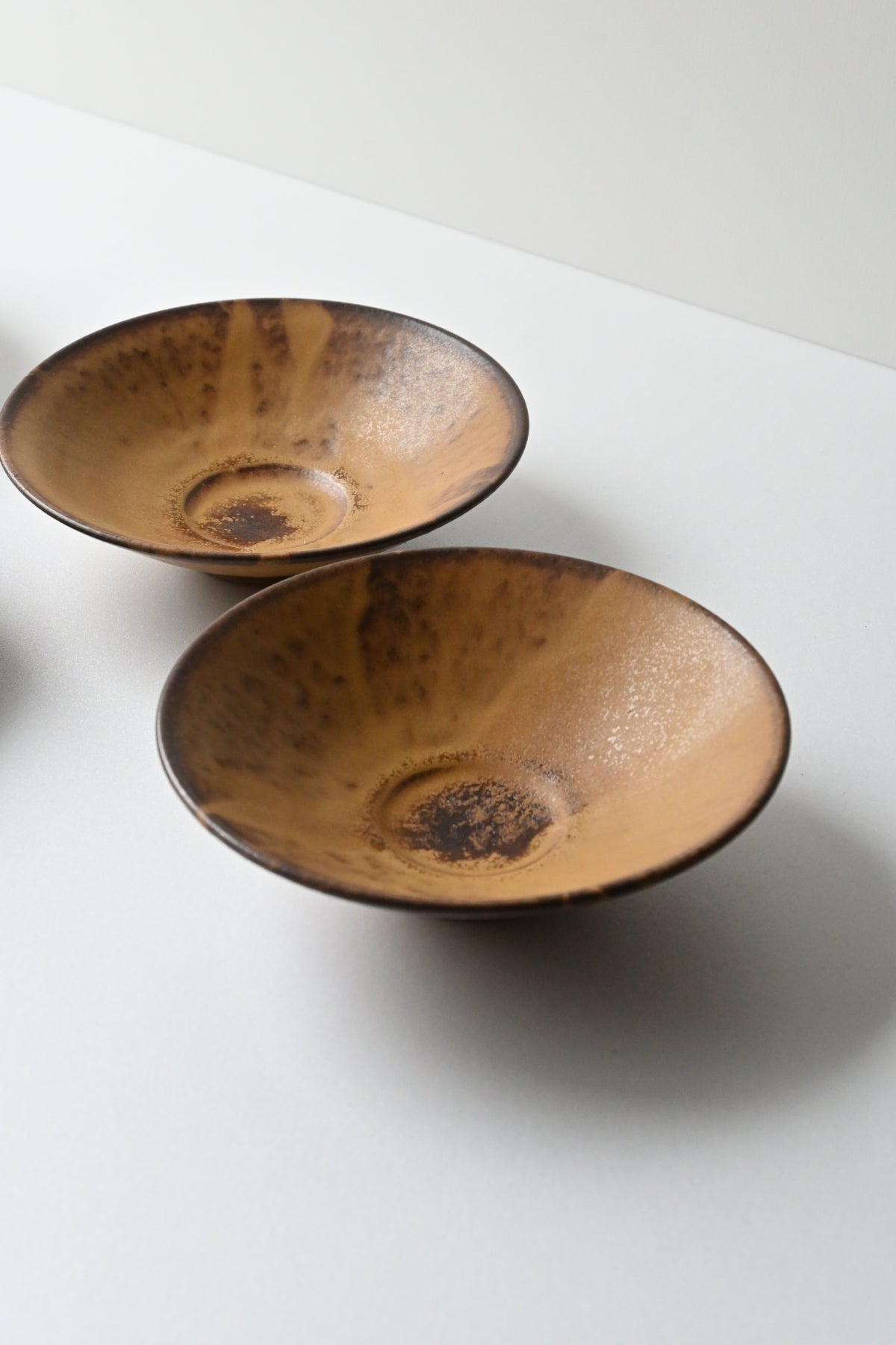 shallow mini bowl / yellow brown