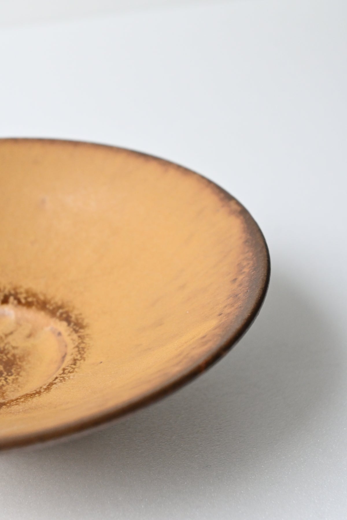 shallow mini bowl / yellow brown