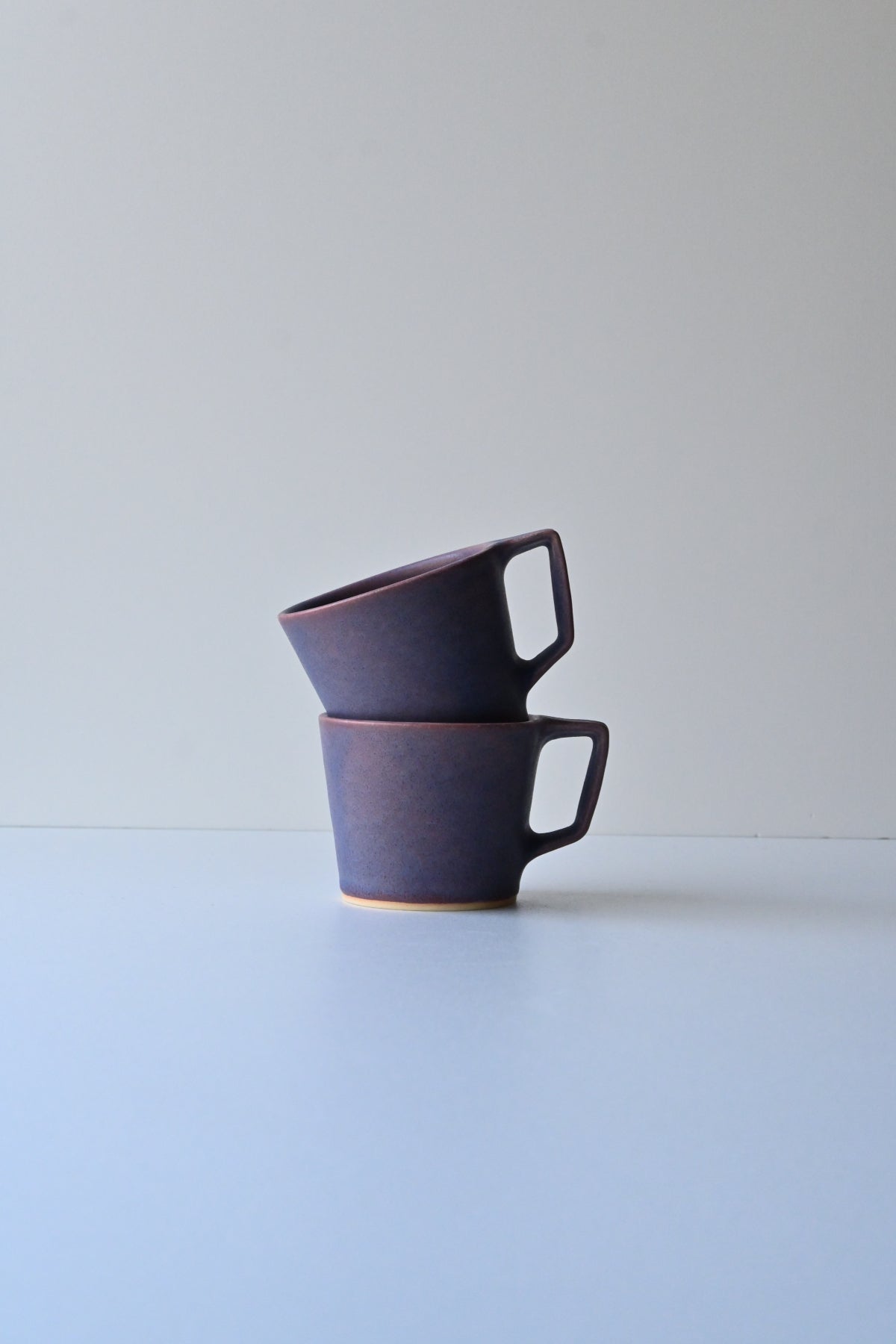 mug N / purple