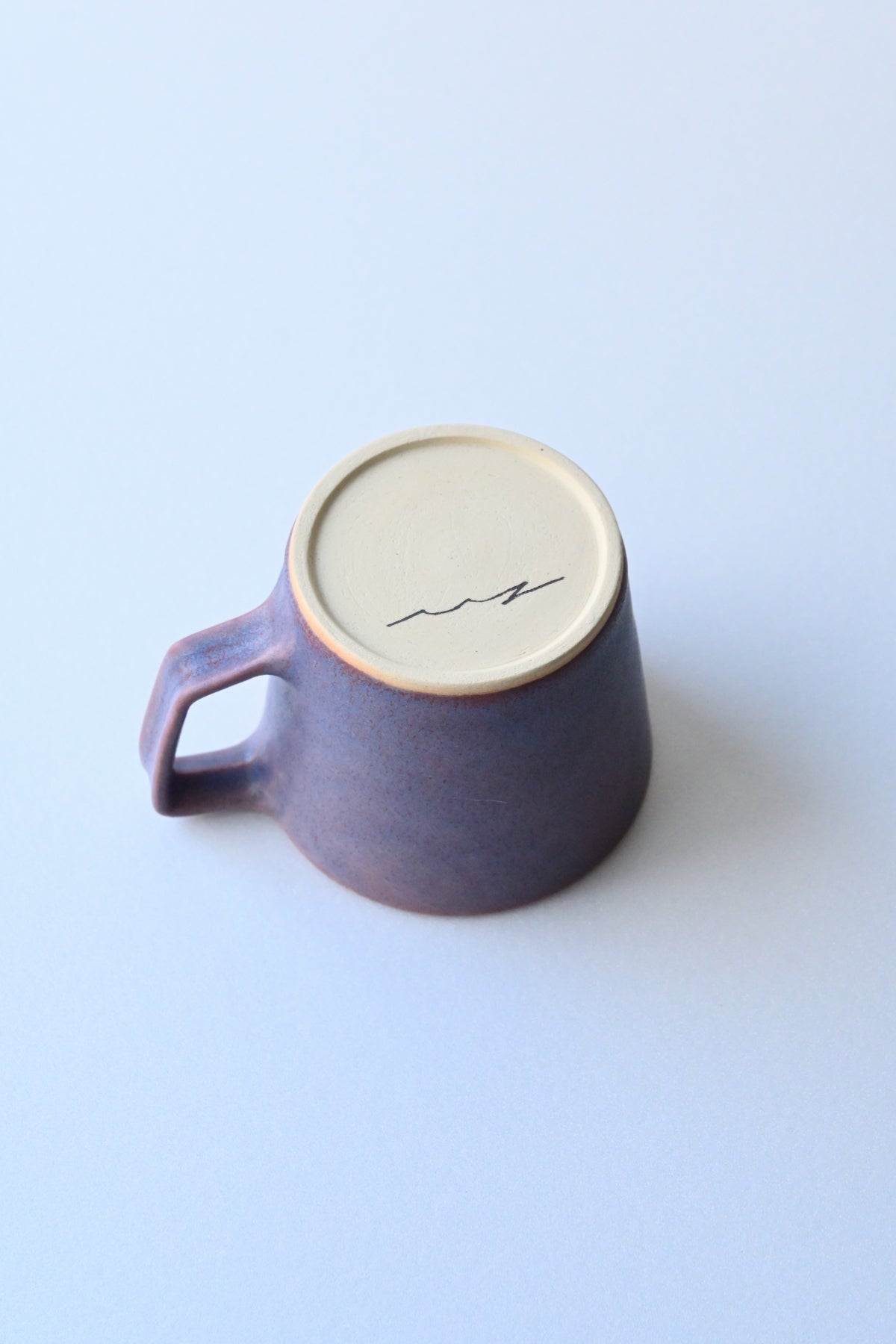 mug N / purple