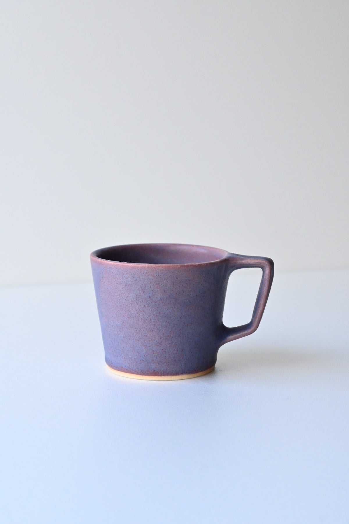 mug N / purple