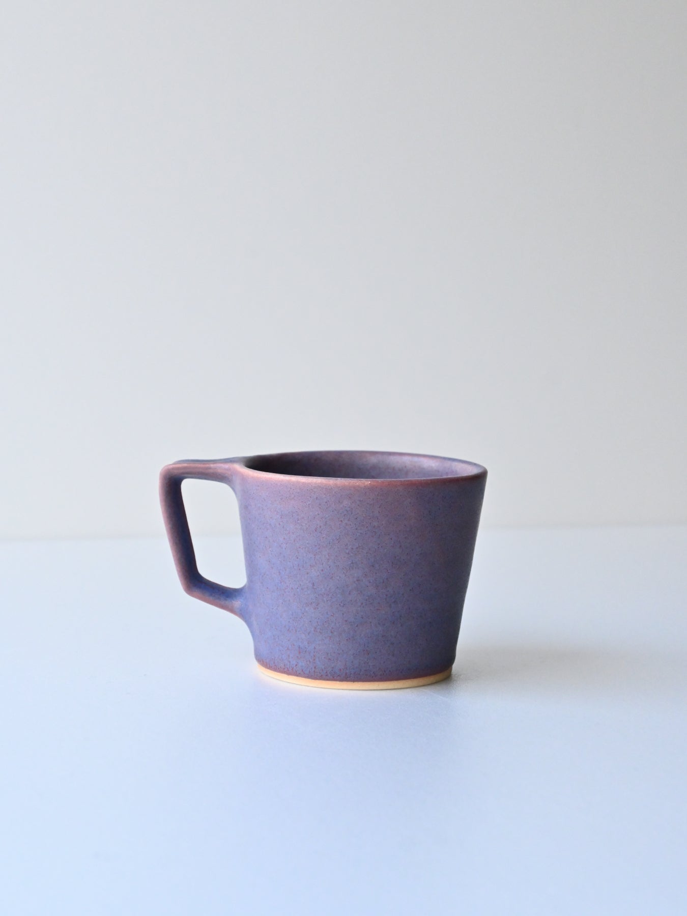mug N / purple