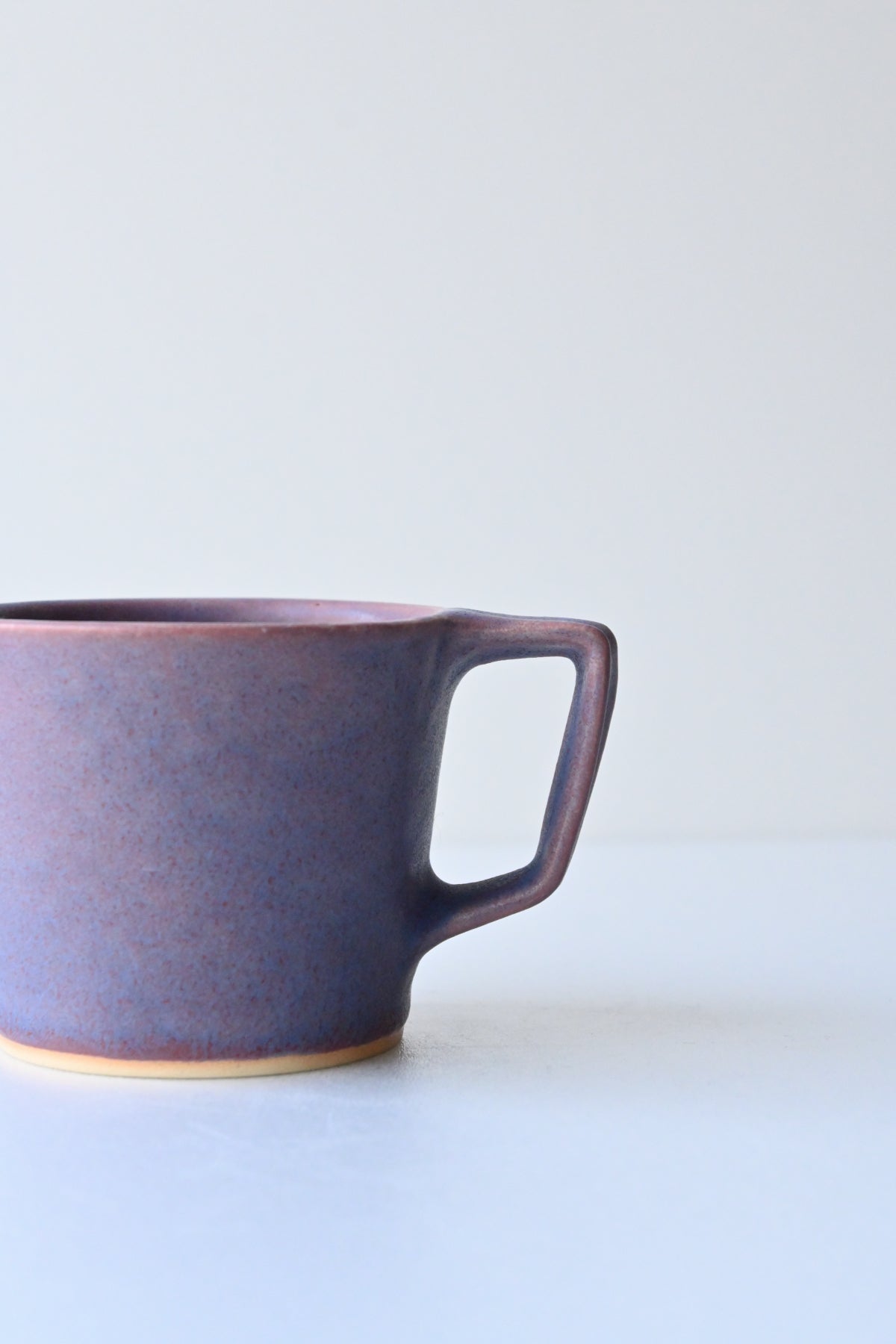 mug N / purple